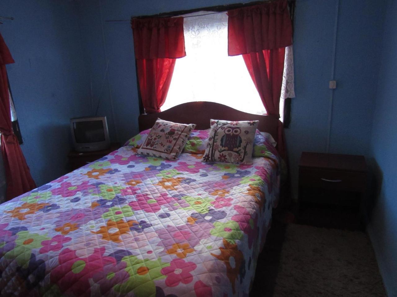 Hostal Y Cabanas Peumayen Puerto Guadal Ngoại thất bức ảnh